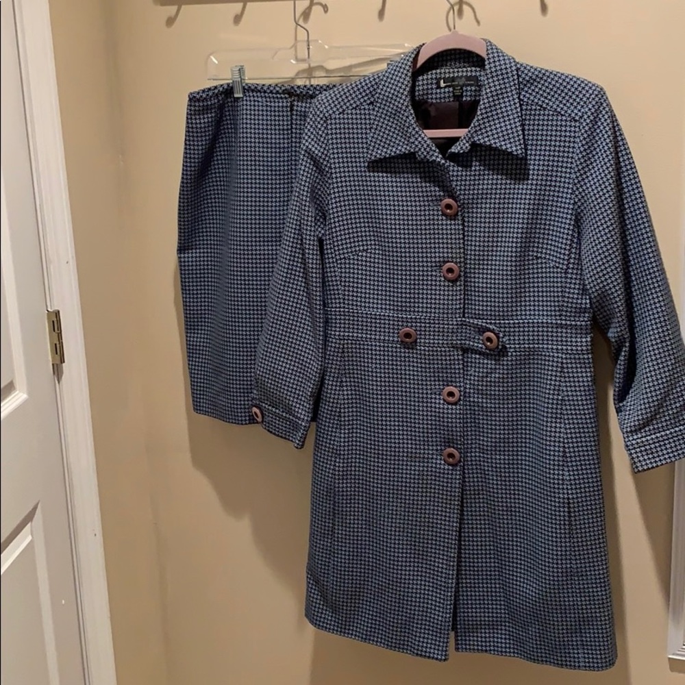 Skirt suit set